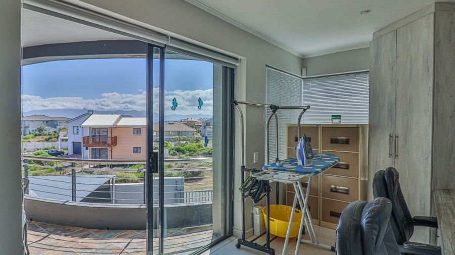 4 Bedroom Property for Sale in Perlemoenbaai Western Cape